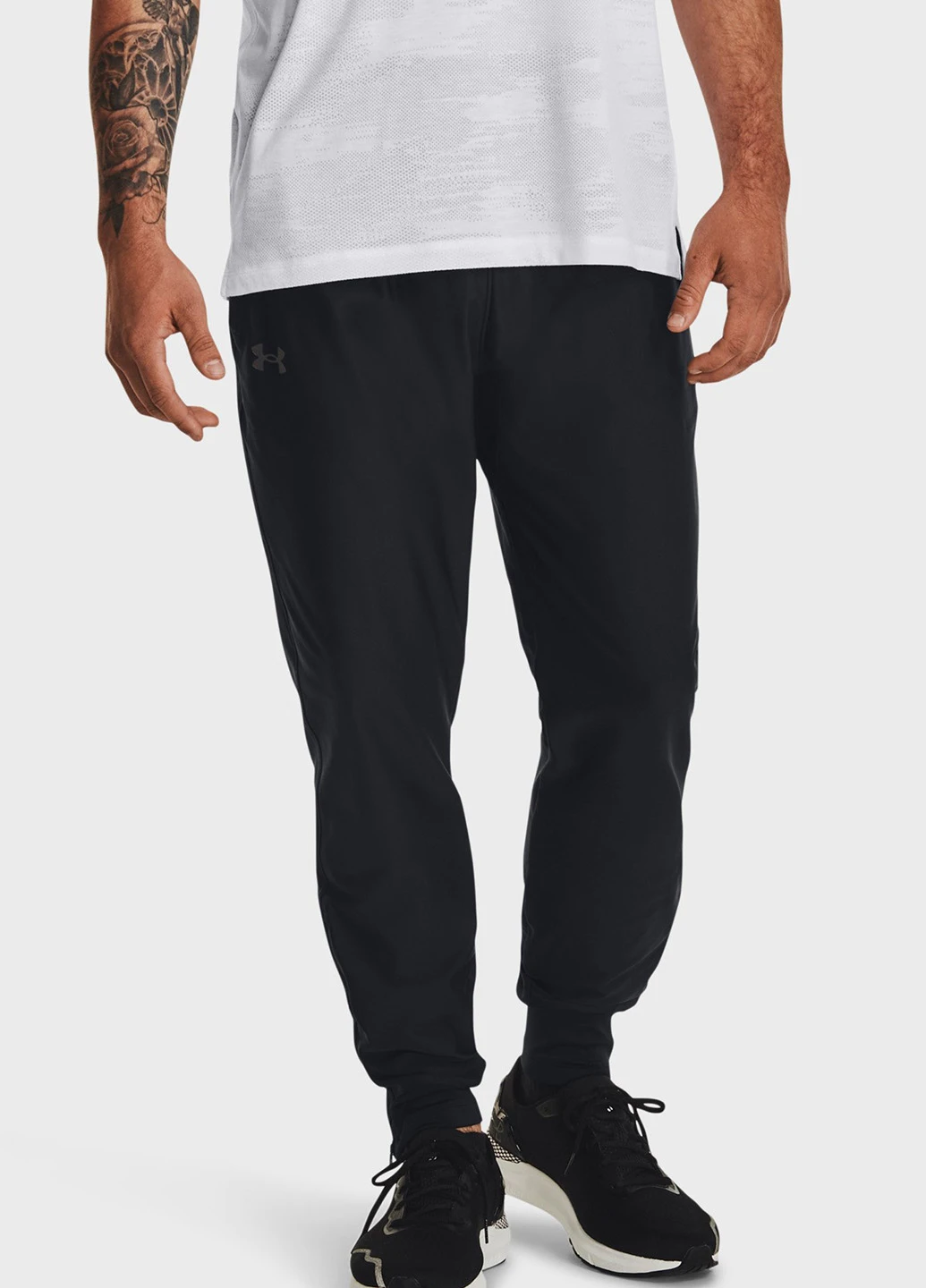 Черные спортивные демисезонные джоггеры брюки Under Armour