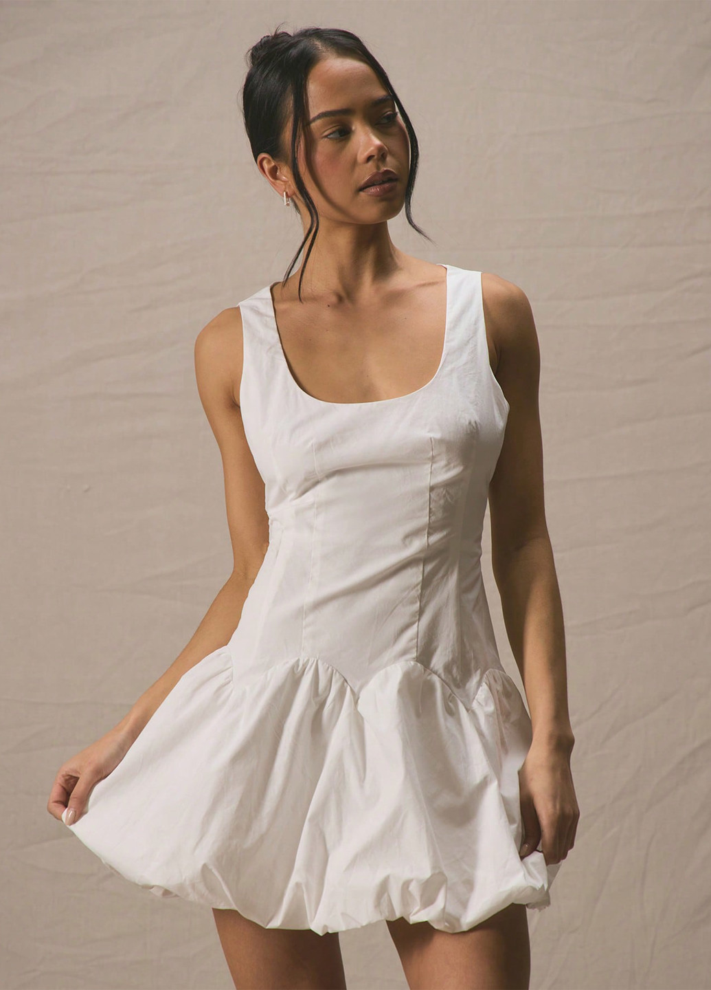 Белое кэжуал платье силуэтная, баллон, платье-майка SHEIN однотонное