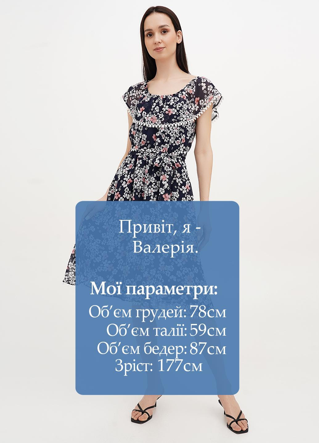 Темно-синя кежуал сукня з відкритими плечима Vicolo з квітковим принтом