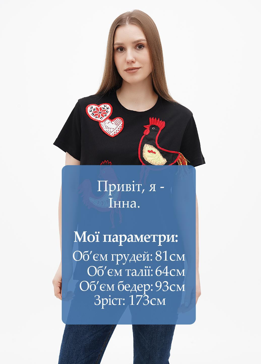 Чорна всесезон футболка Nora Kvittin