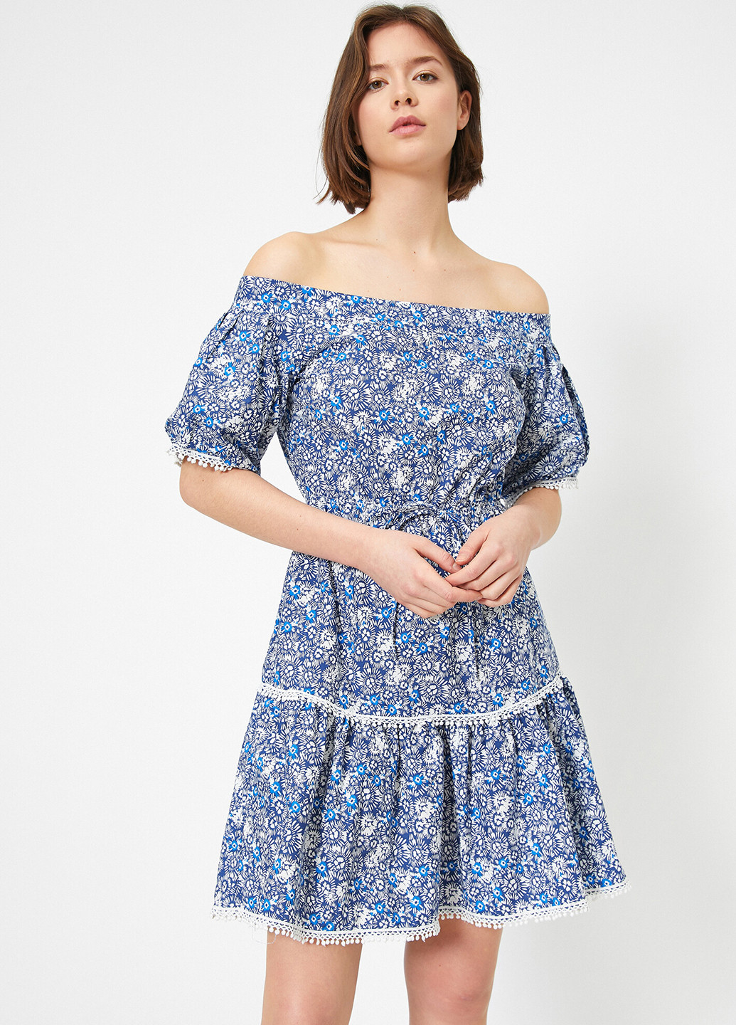 Светло-синее кэжуал платье с открытыми плечами, бэби долл KOTON с цветочным принтом