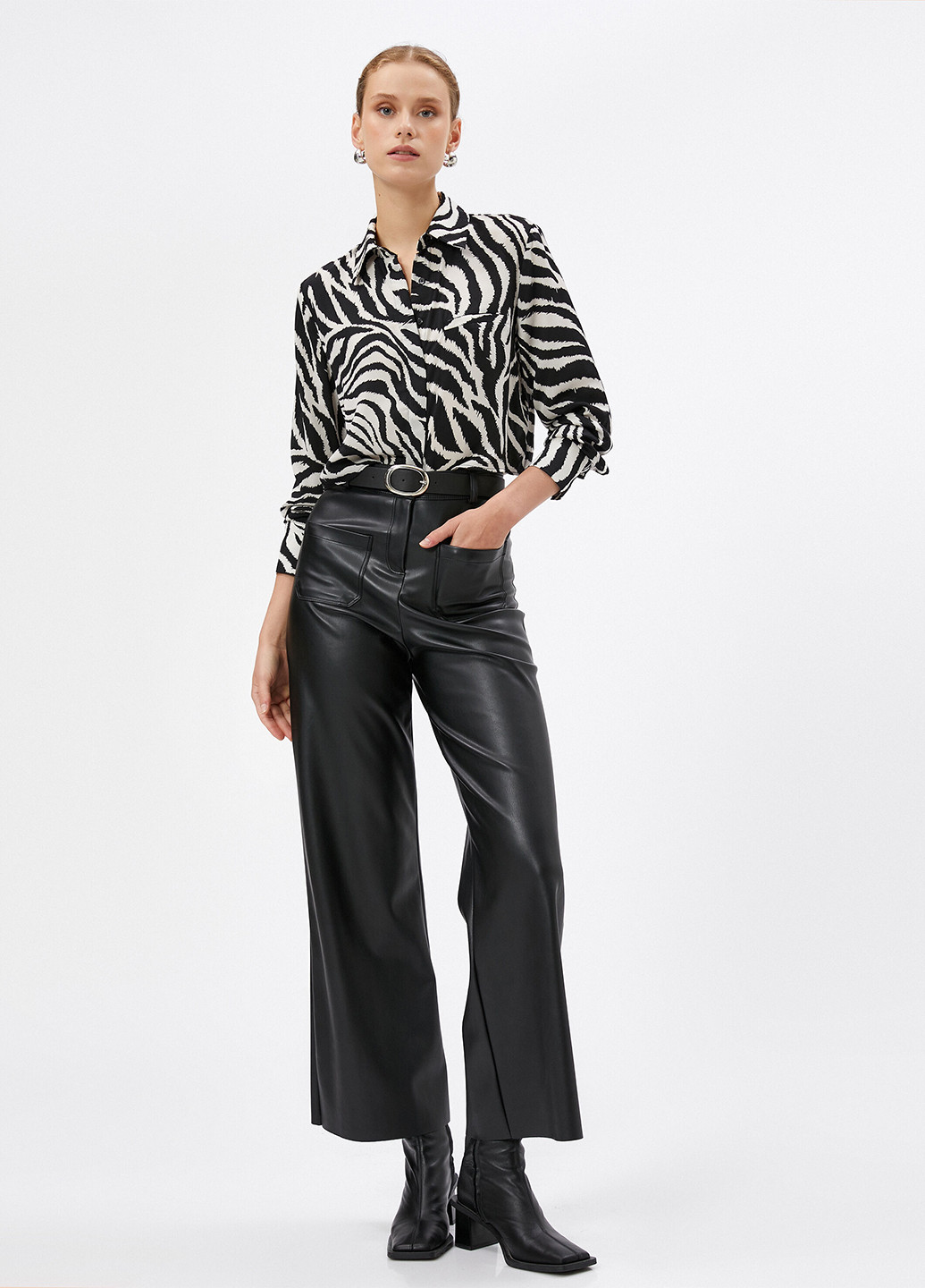 Чёрно-белую блуза KOTON