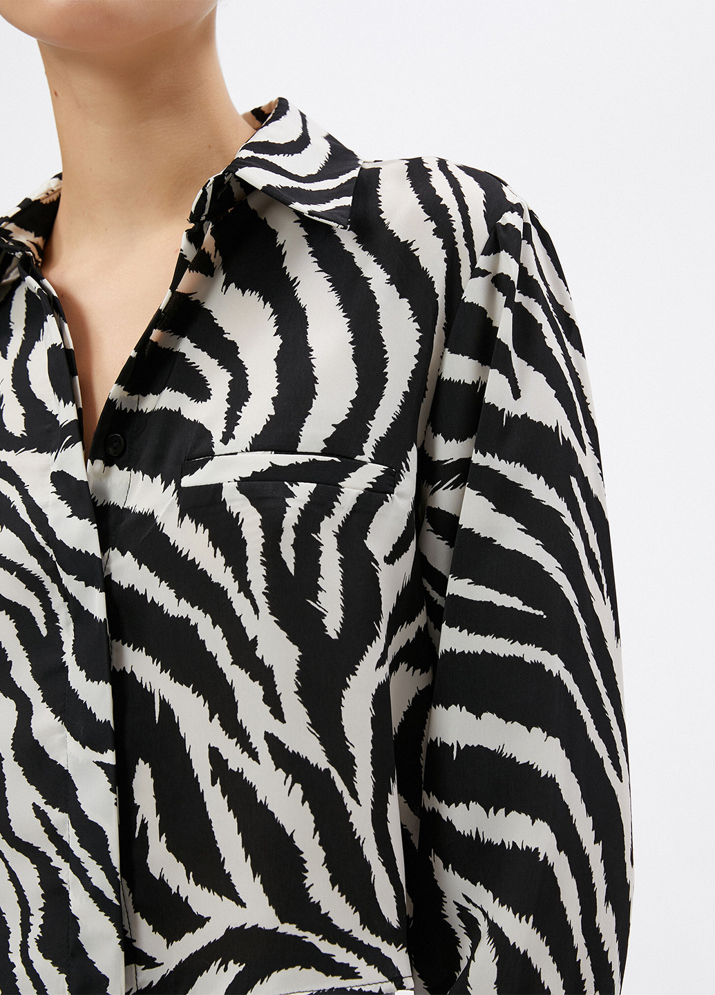 Чёрно-белую блуза KOTON