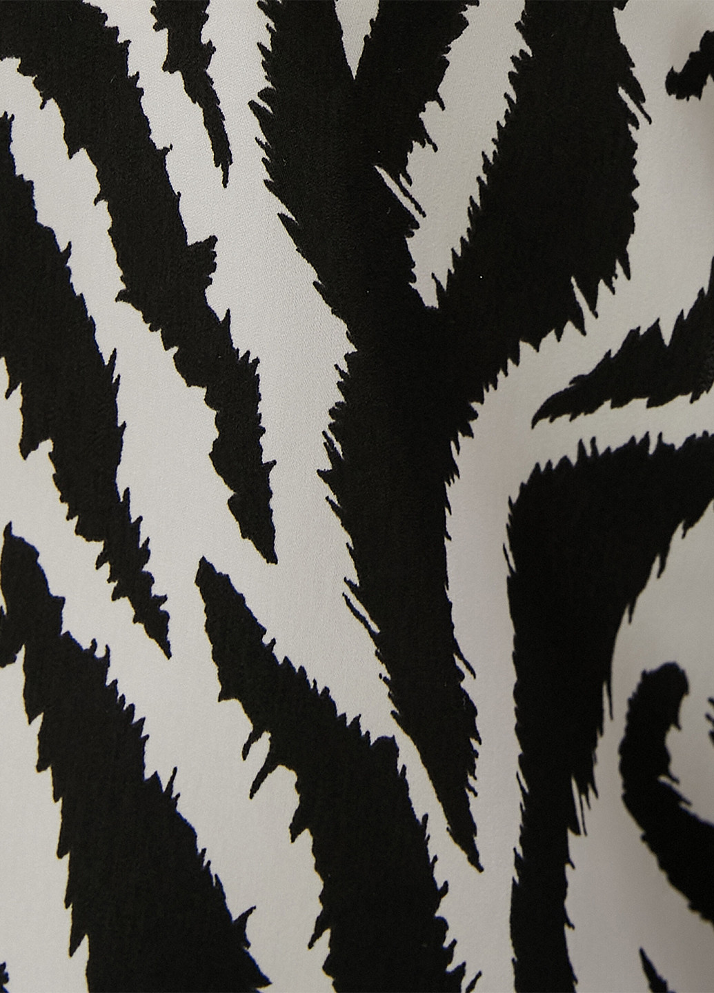 Чёрно-белую блуза KOTON