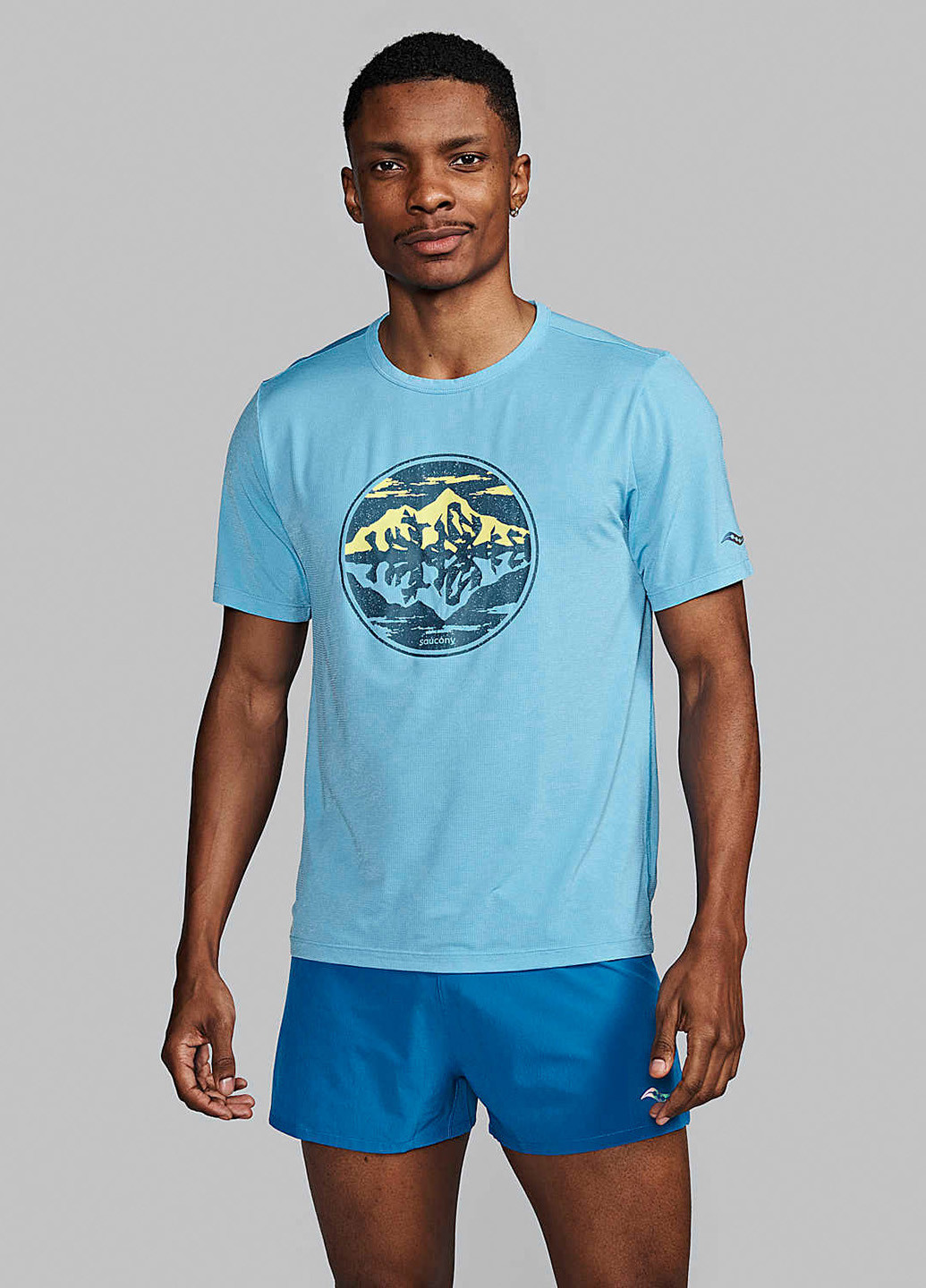 Голубая футболка Saucony STOPWATCH GRAPHIC SHORT SLEEVE