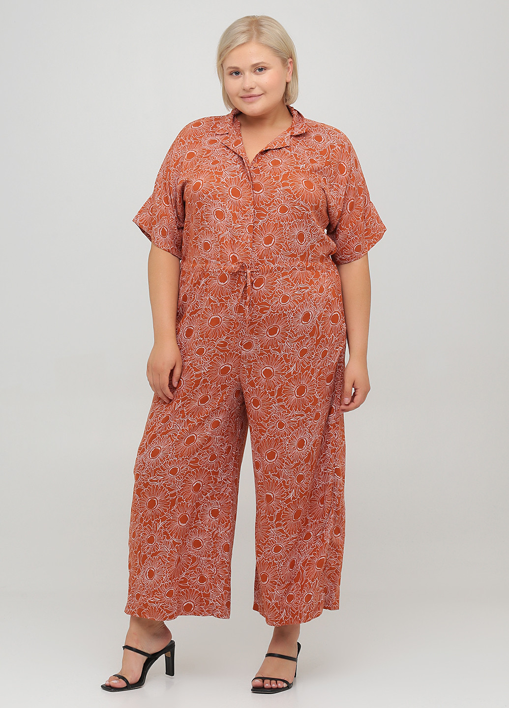Комбінезон Monki комбінезон-брюки квітковий теракотовий кежуал віскоза