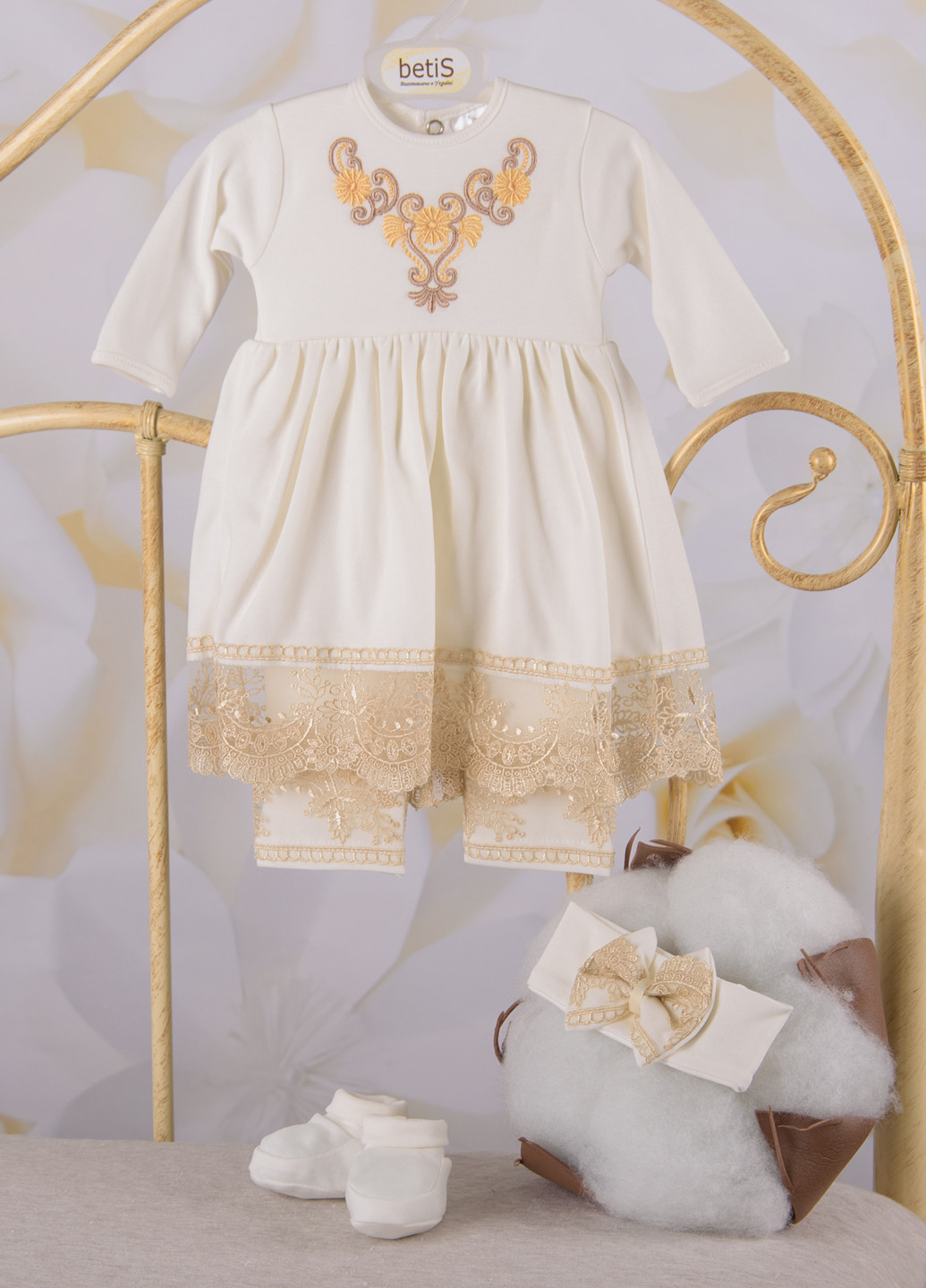 Молочный демисезонный комплект (платье, леггинсы, повязка, пинетки) BetiS