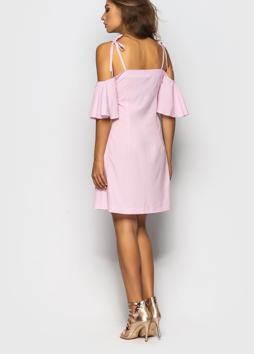 Розовое кэжуал платье "helena" розовое с открытыми плечами InRed в полоску