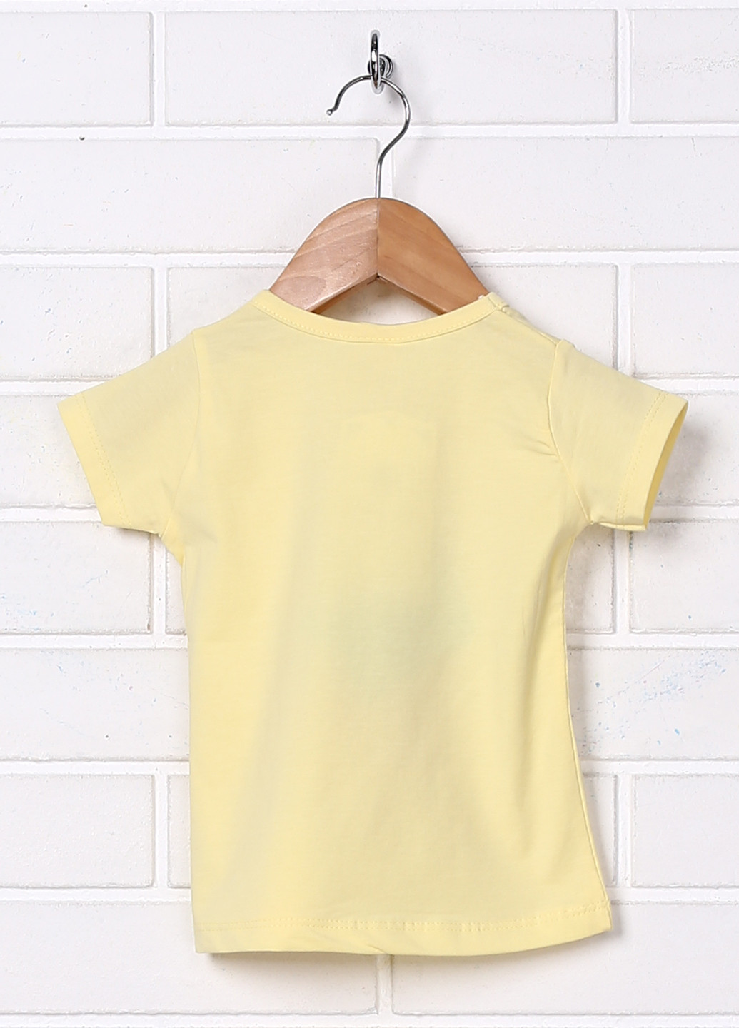 Светло-желтая летняя футболка с коротким рукавом Benna