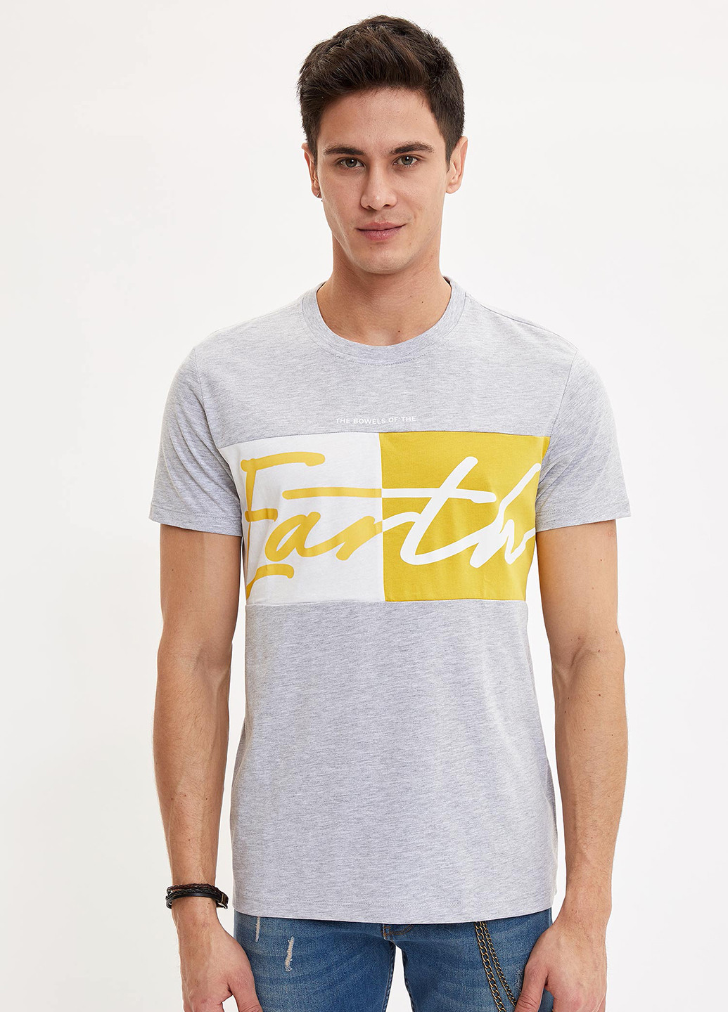 Светло-серая летняя футболка DeFacto