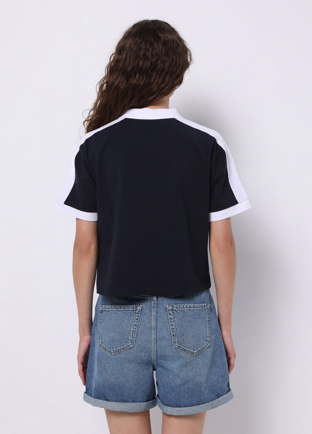 Черно-белая женская футболка-поло Colin's колор блок