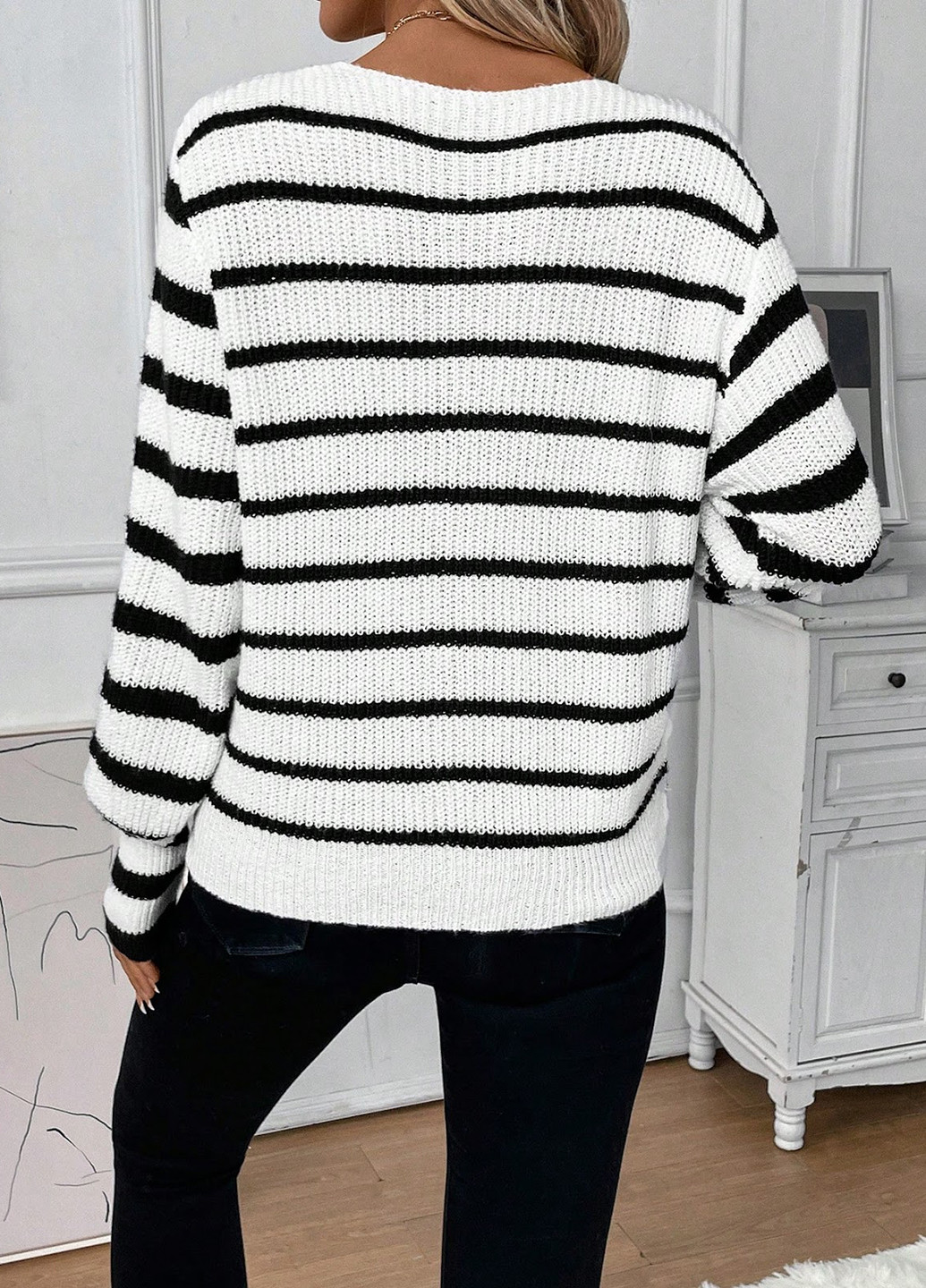 Черно-белый демисезонный свитер пуловер SHEIN