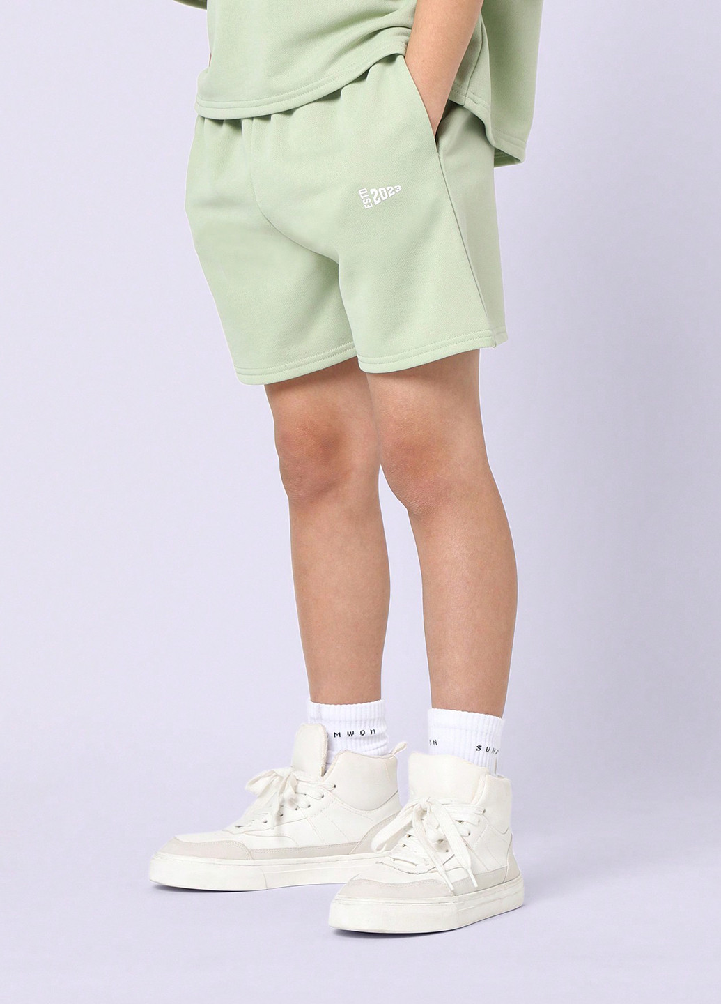 Фисташковый летний костюм (футболка, шорты) с шортами SHEIN