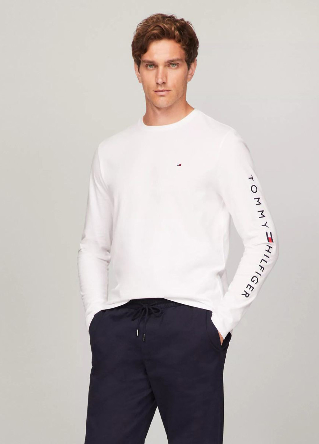 Белый демисезонный кэжуал лонгслив Tommy Hilfiger с логотипом