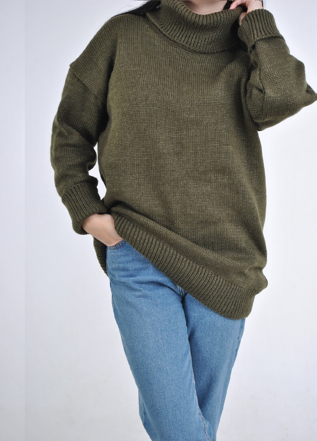 Оливковий (хакі) зимовий подовжений светр Berta Lucci