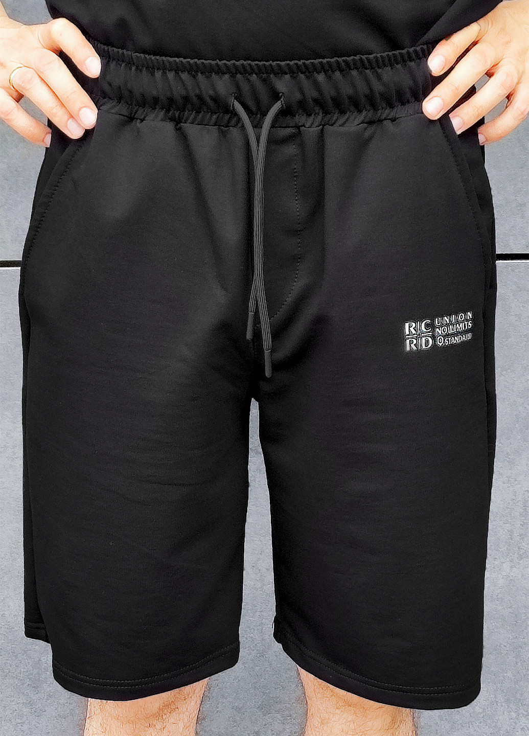 Чорний демісезонний костюм (футболка, шорти) з шортами Sun's House