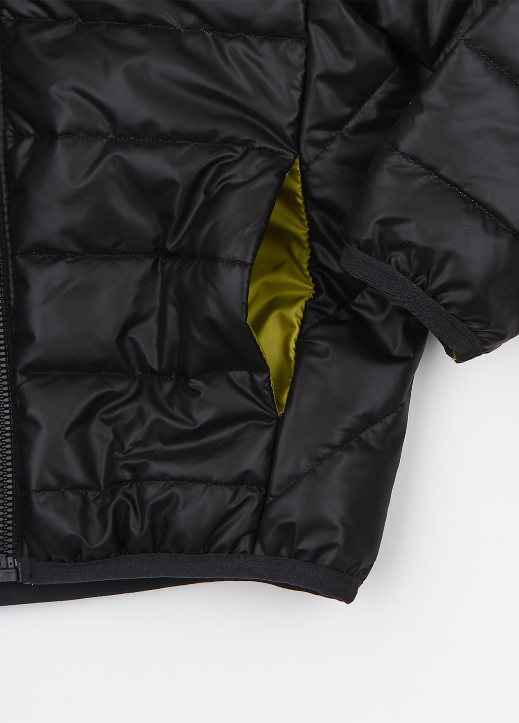 Черная демисезонная куртка Z16