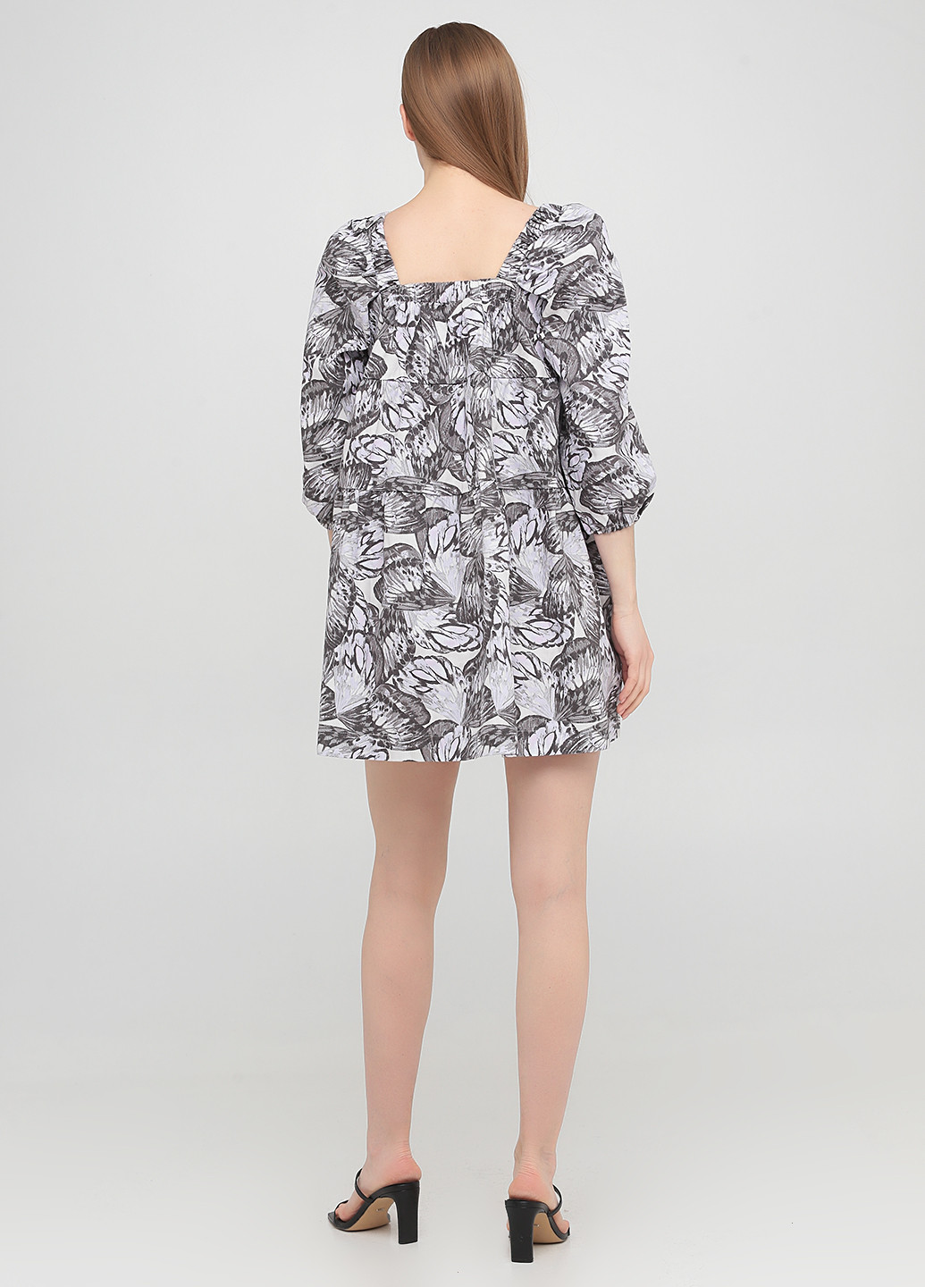 Светло-серое кэжуал платье а-силуэт H&M с абстрактным узором