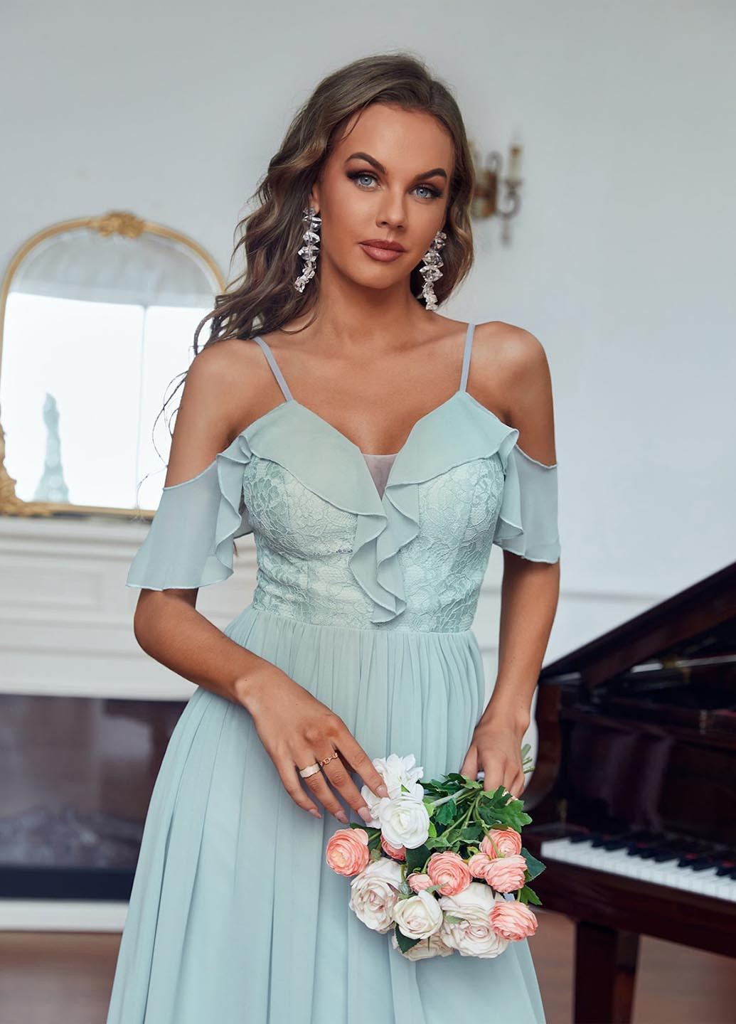 Светло-голубое вечернее, коктейльное платье клеш, с открытыми плечами, с открытой спиной SHEIN однотонное