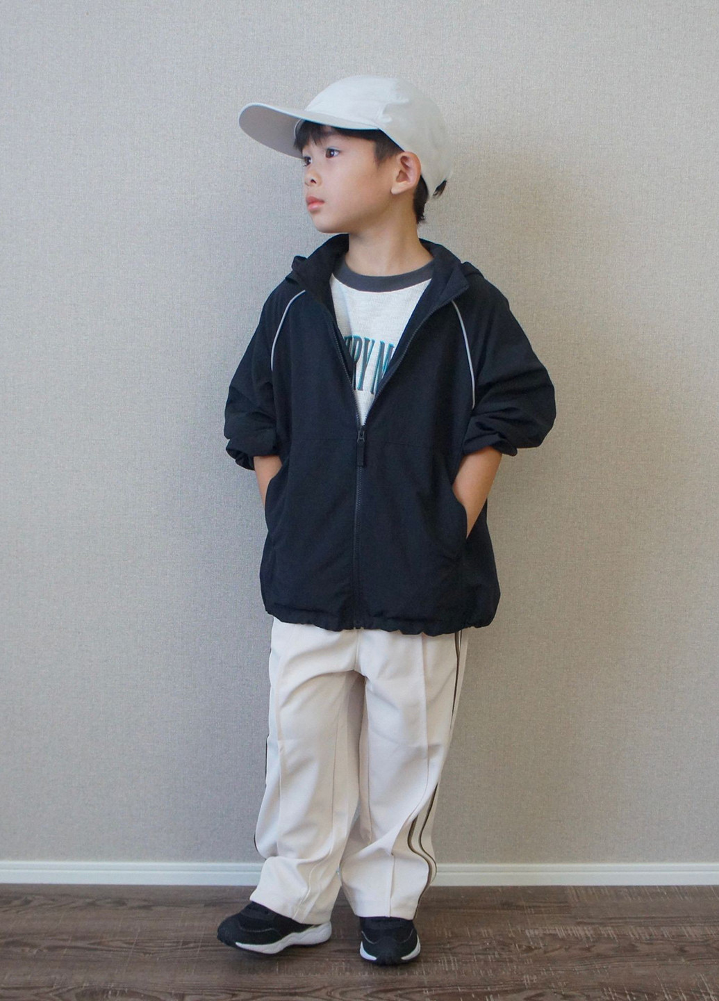 Чорна демісезонна вітровка Uniqlo