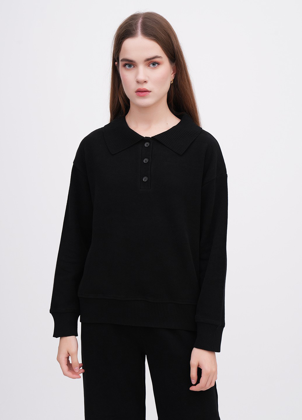 Черный демисезонный свитер EQUILIBRI