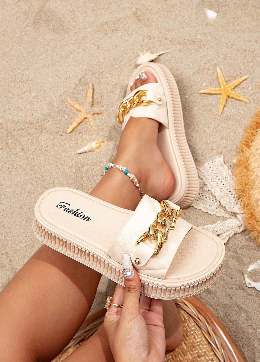 Кремовые шлепанцы SHEIN с цепочками