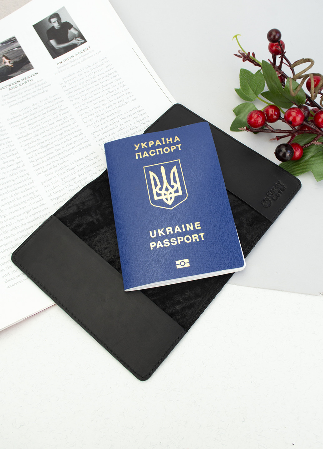 Обкладинка на паспорт шкіряна "Ukraine" чорна HandyCover (253481118)