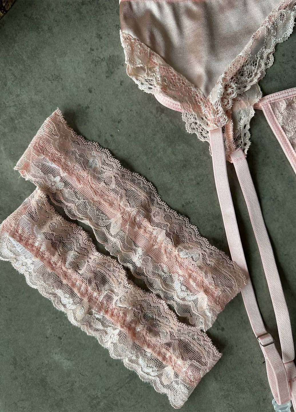 Бежевий демісезонний комплект (трусики, бюстгальтер, пояс, гартери) NOVA VEGA