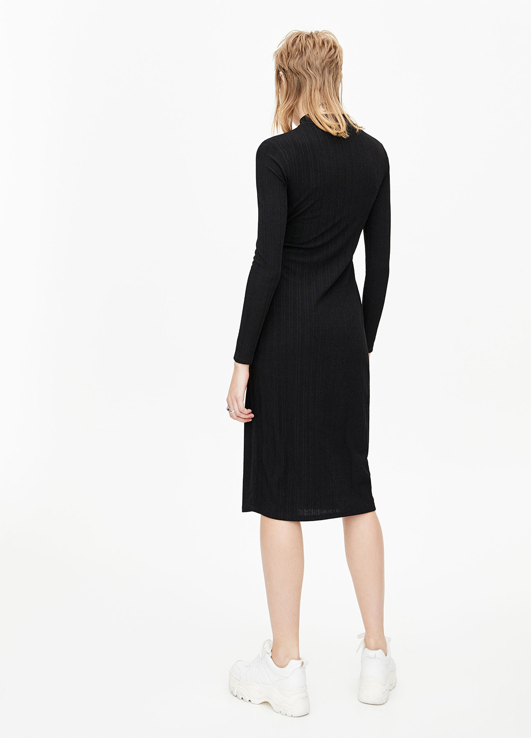 Чорна кежуал сукня сукня-водолазка Pull & Bear однотонна