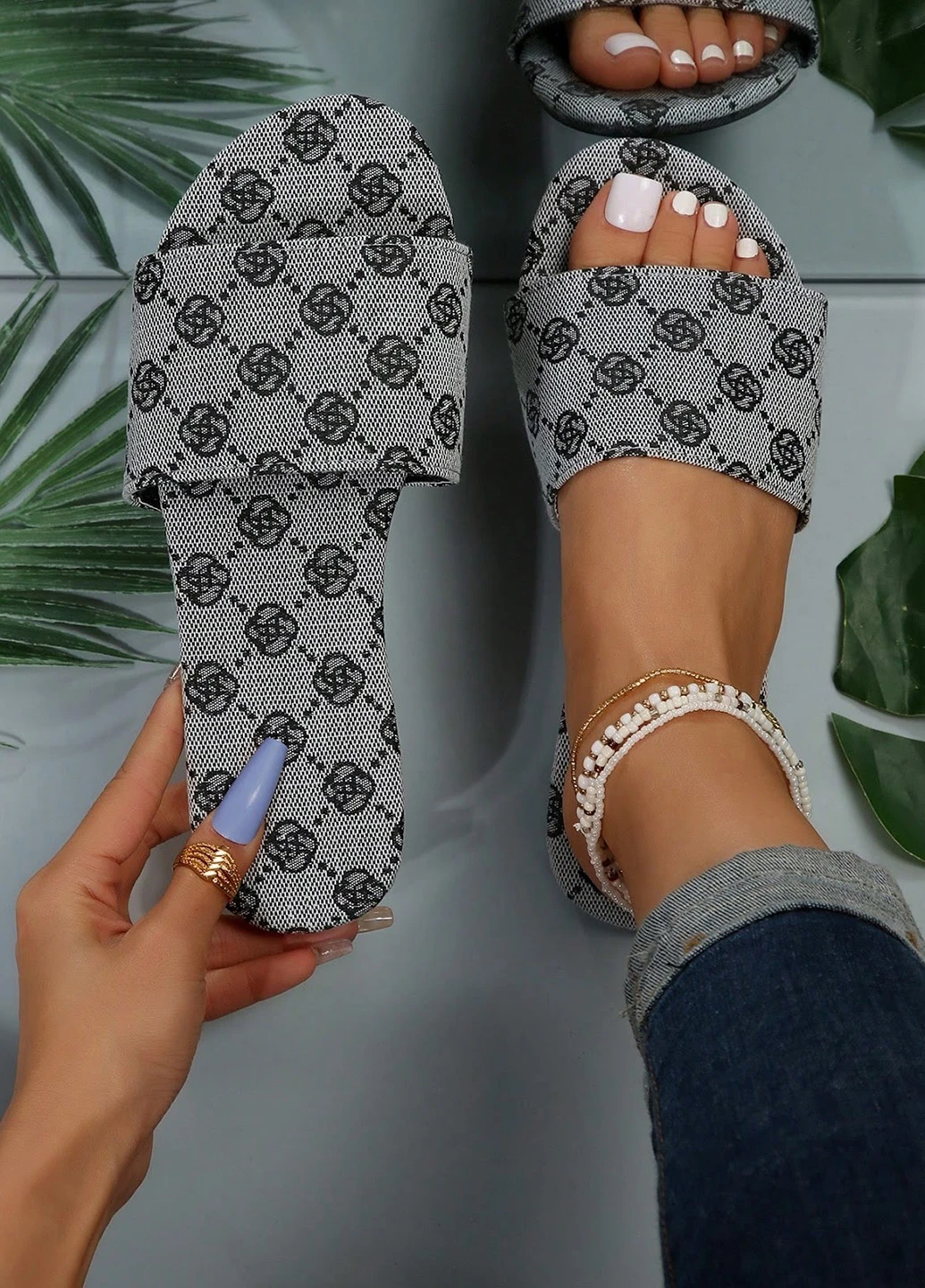 Серые шлепанцы SHEIN