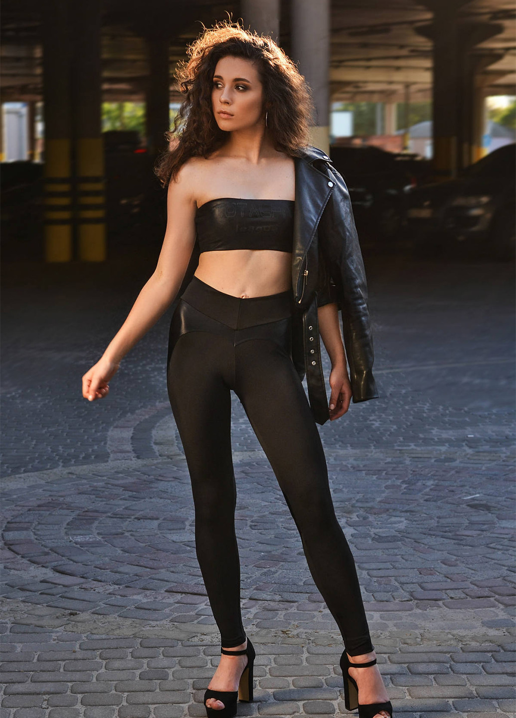 Черные демисезонные леггинсы TOTALFIT