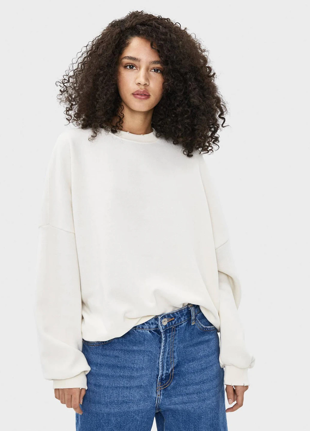 Молочний світшоти Bershka однотонний без декору (248895739)