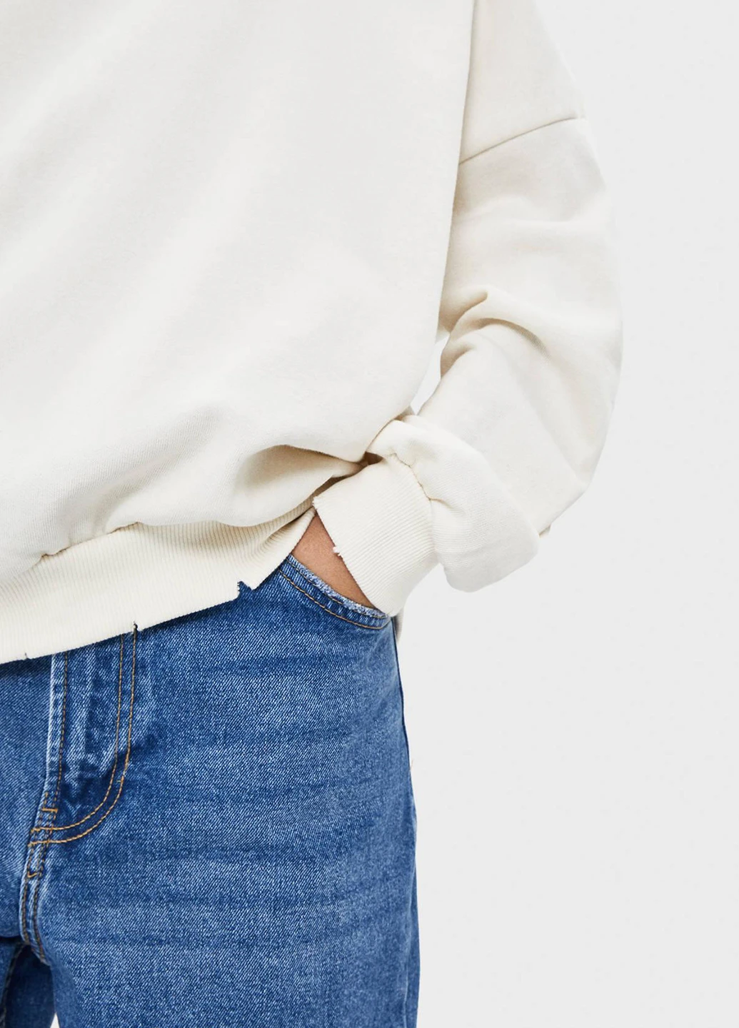 Молочний світшоти Bershka однотонний без декору (248895739)