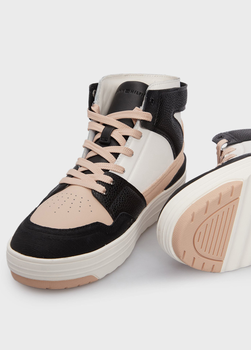 Зимние ботинки Tommy Hilfiger с логотипом, с белой подошвой