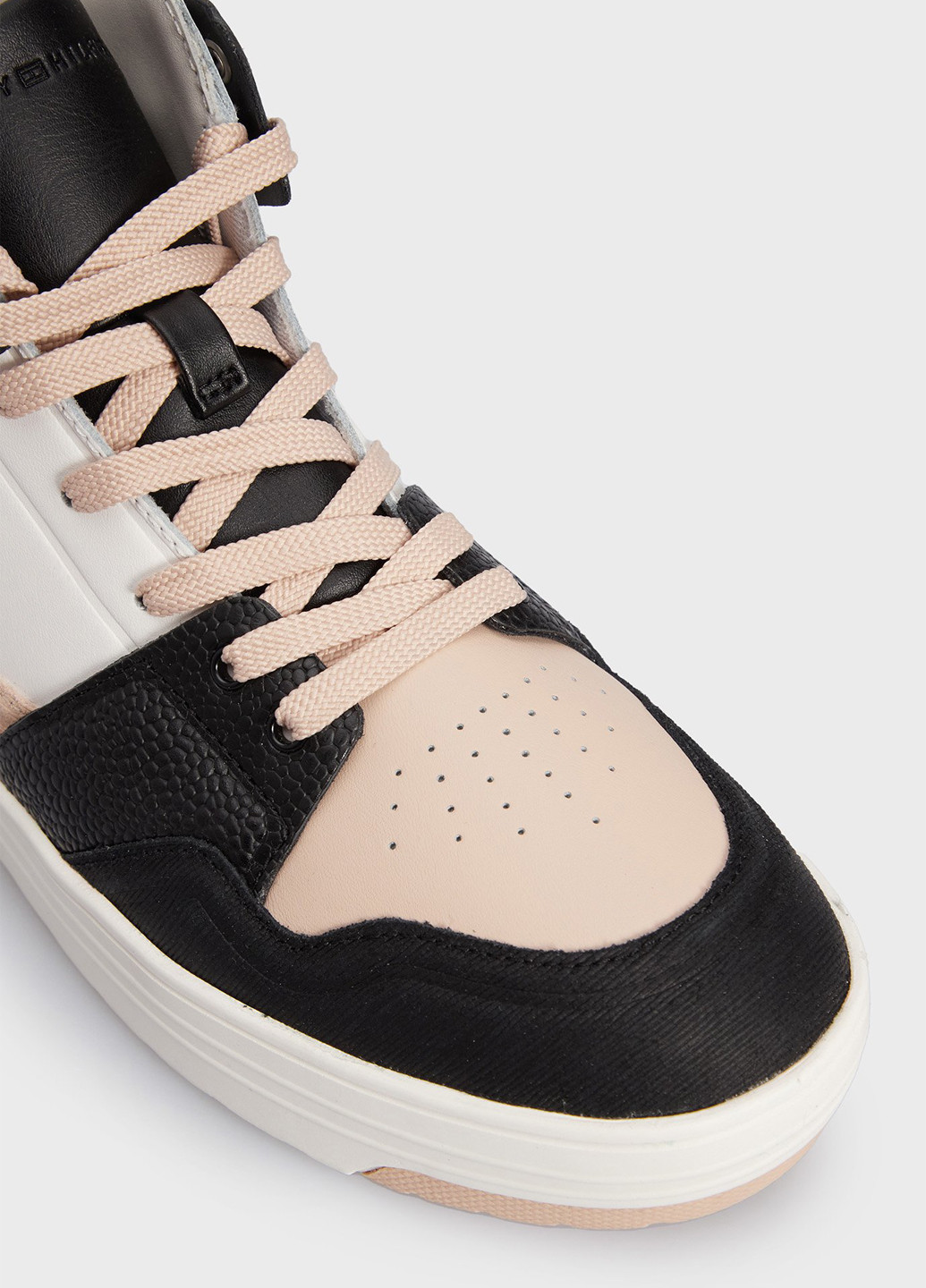 Зимние ботинки Tommy Hilfiger с логотипом, с белой подошвой