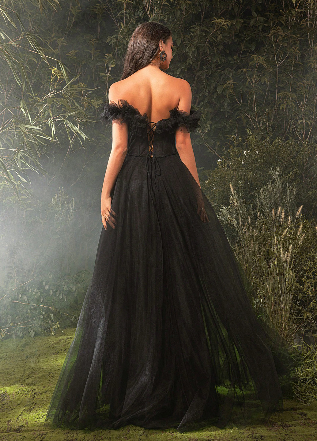 Чорна вечірня сукня пачка, з відкритими плечима SHEIN однотонна