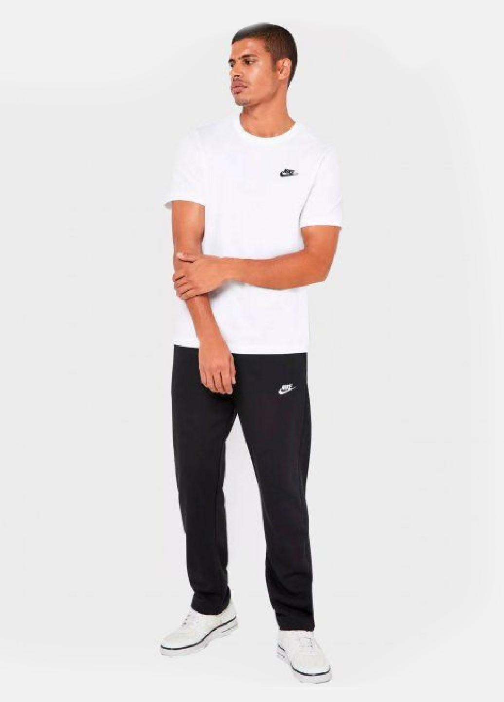 Черные спортивные демисезонные зауженные брюки Nike