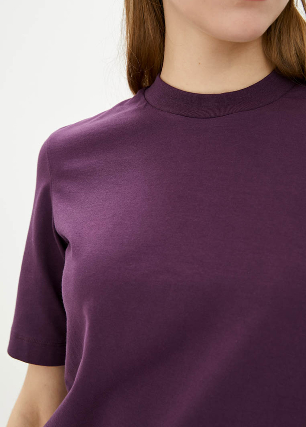 Фиолетовая летняя футболка Promin.
