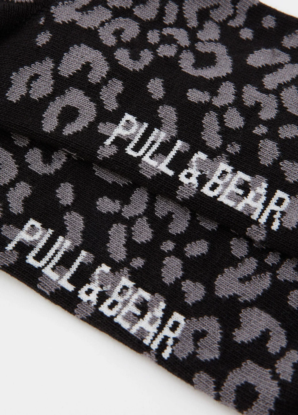Чорні шкарпетки Pull & Bear леопардові (244287203)