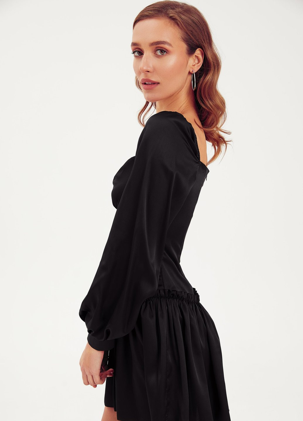 Чорна коктейльна шовкове чорне плаття з рюшами Gepur однотонна