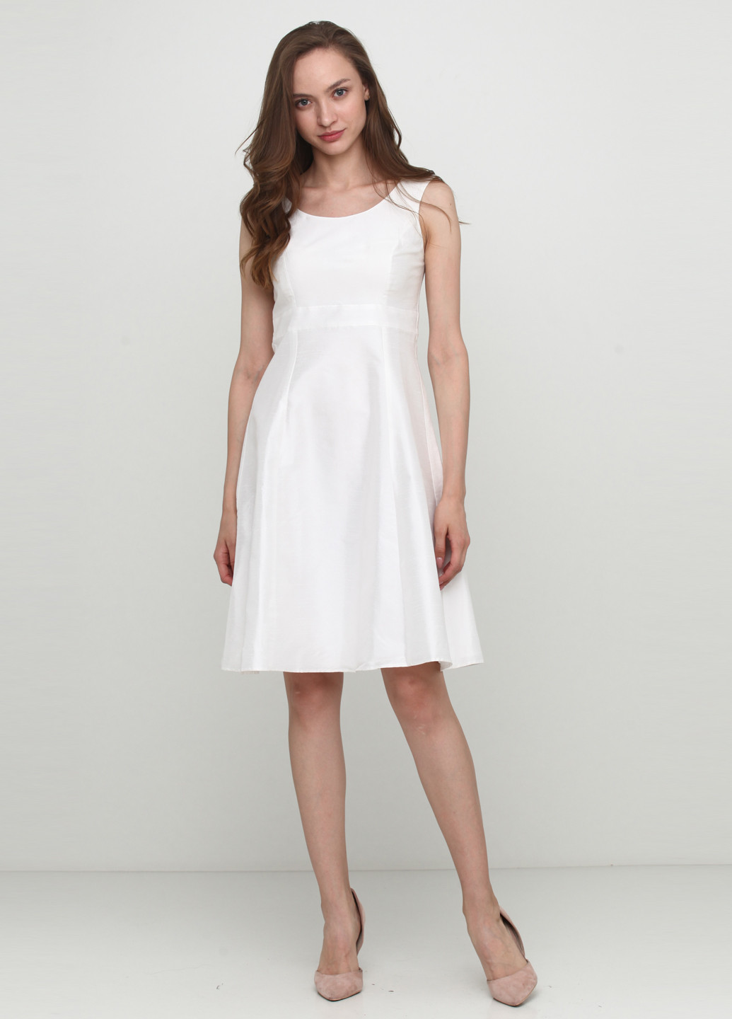 Белое коктейльное платье клеш Carry Allen by Ella Singh однотонное
