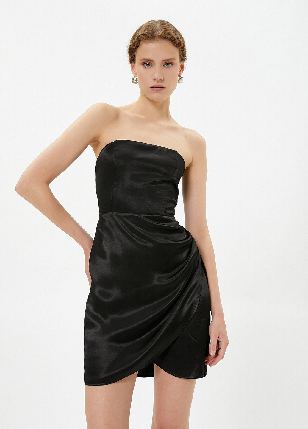 Чорна коктейльна сукня з відкритими плечима KOTON однотонна