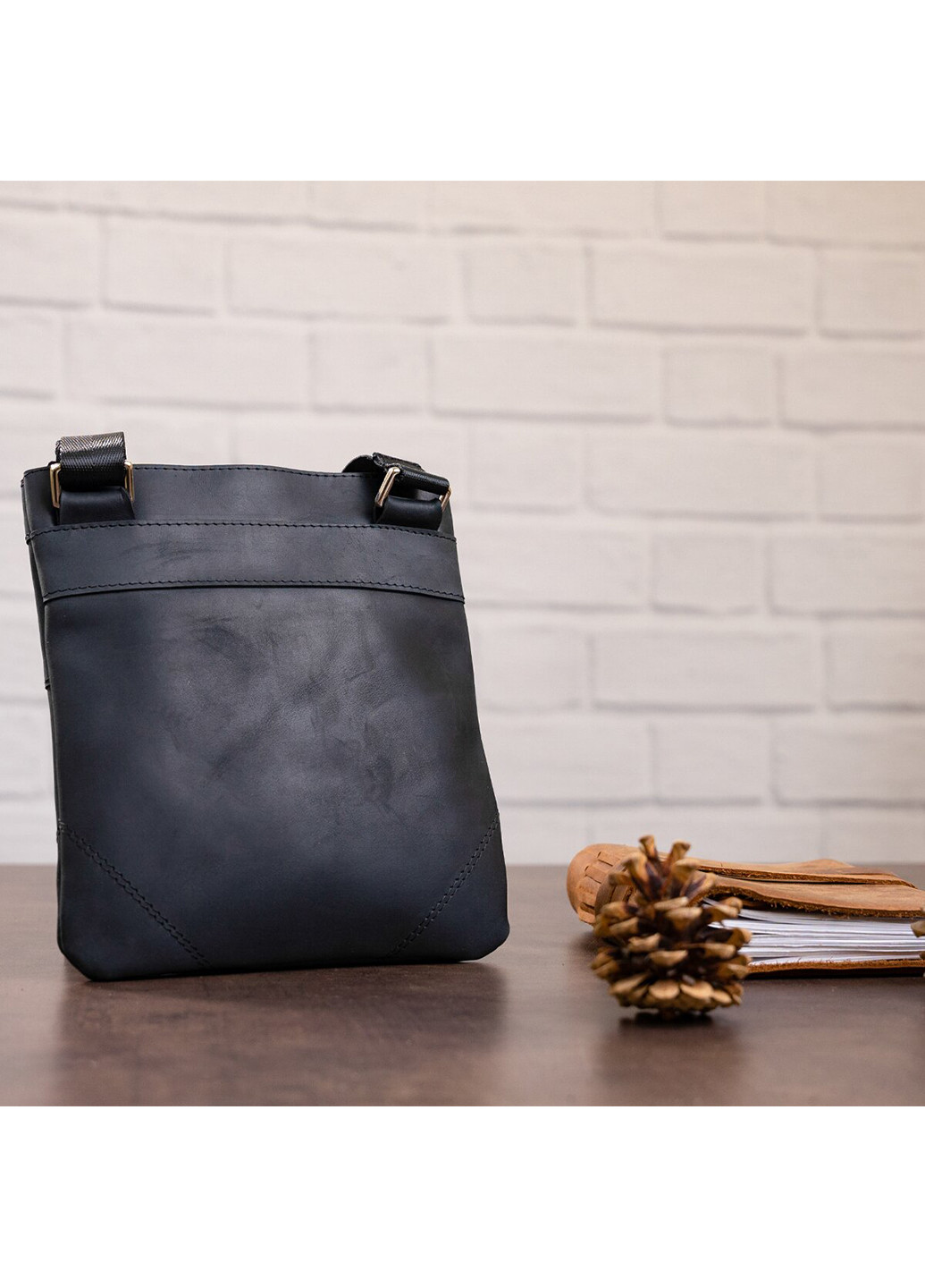 Чоловіча шкіряна сумка 19,5х22х1 см Shvigel (252127220)