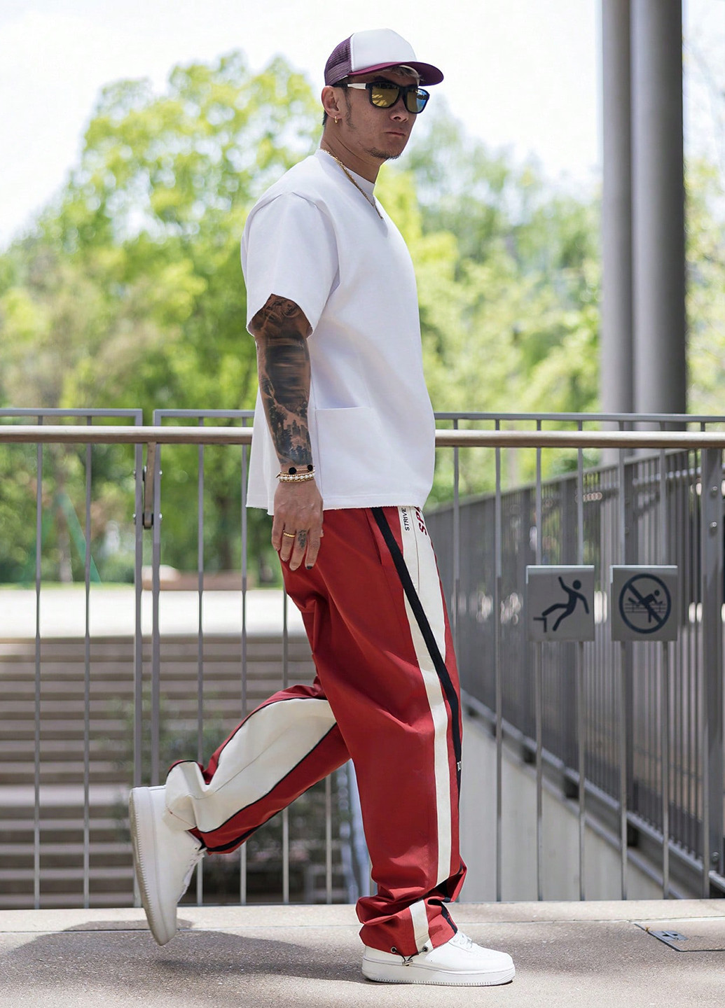 Темно-красные спортивные демисезонные брюки SHEIN