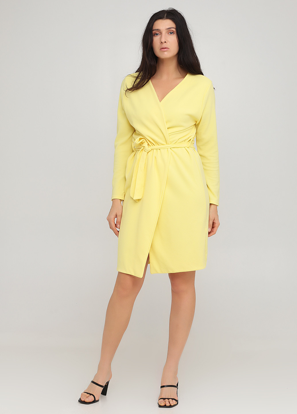 Желтое кэжуал платье на запах Sisters Point однотонное
