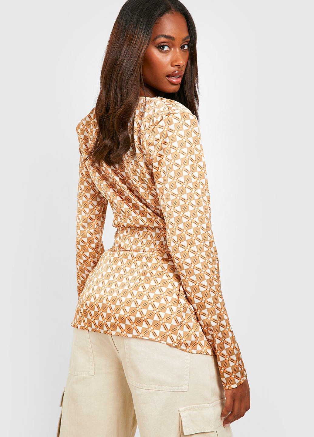 Светло-коричневая блуза на запах Boohoo