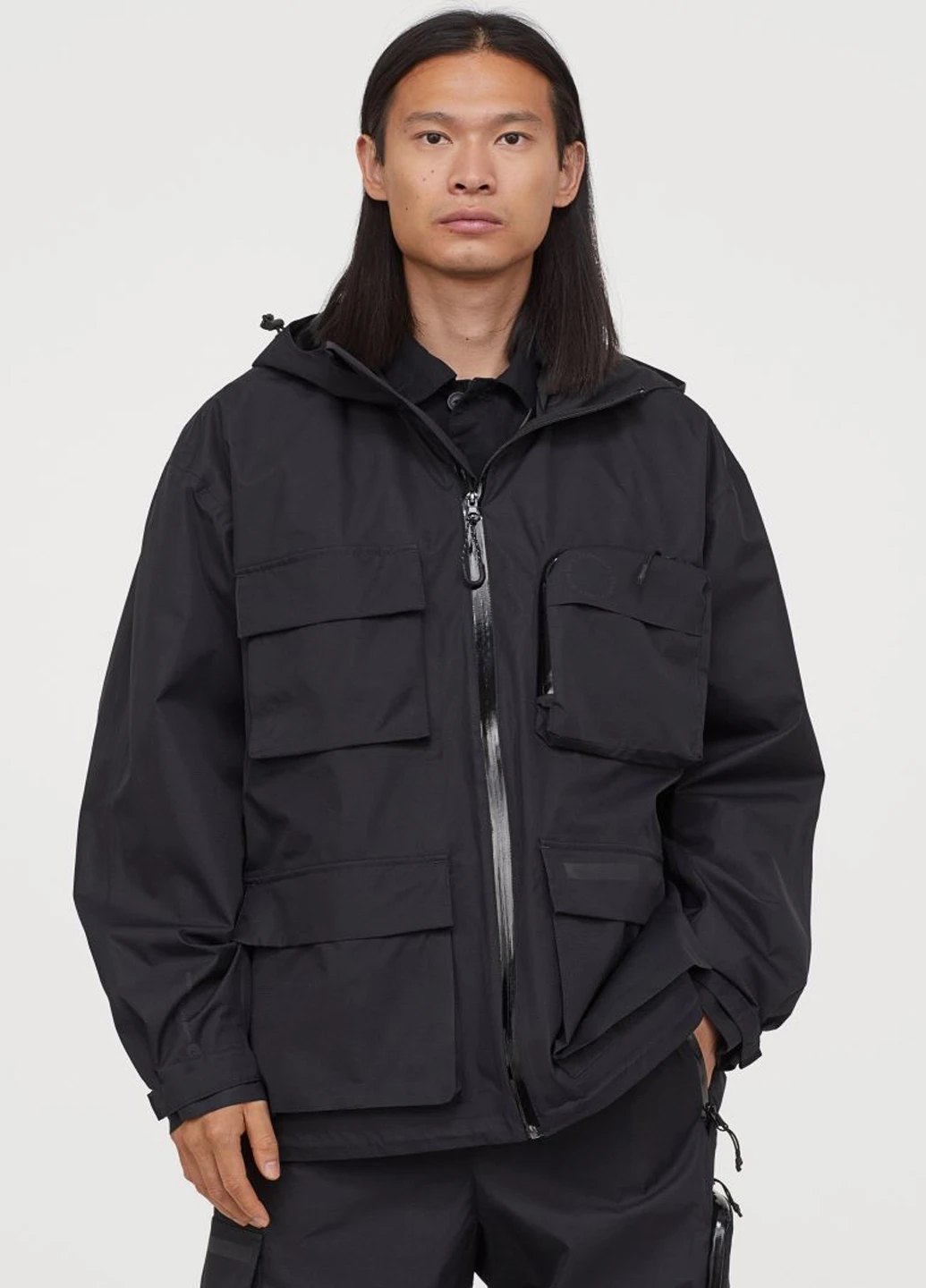 Черная демисезонная куртка H&M