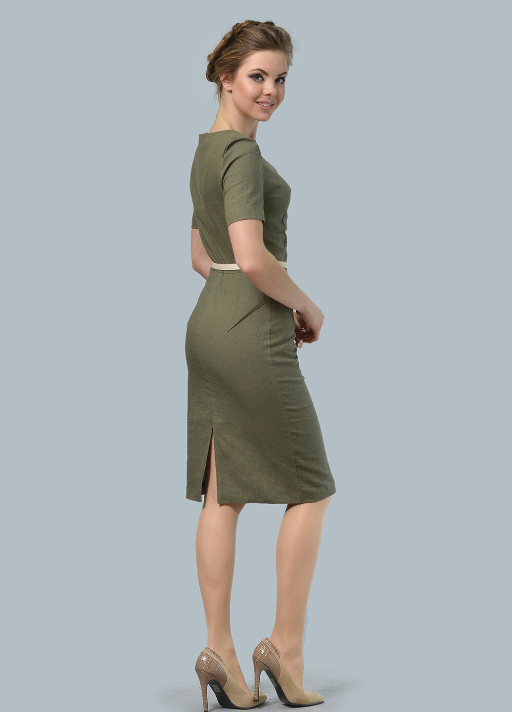 Оливковое (хаки) кэжуал платье футляр Lila Kass однотонное