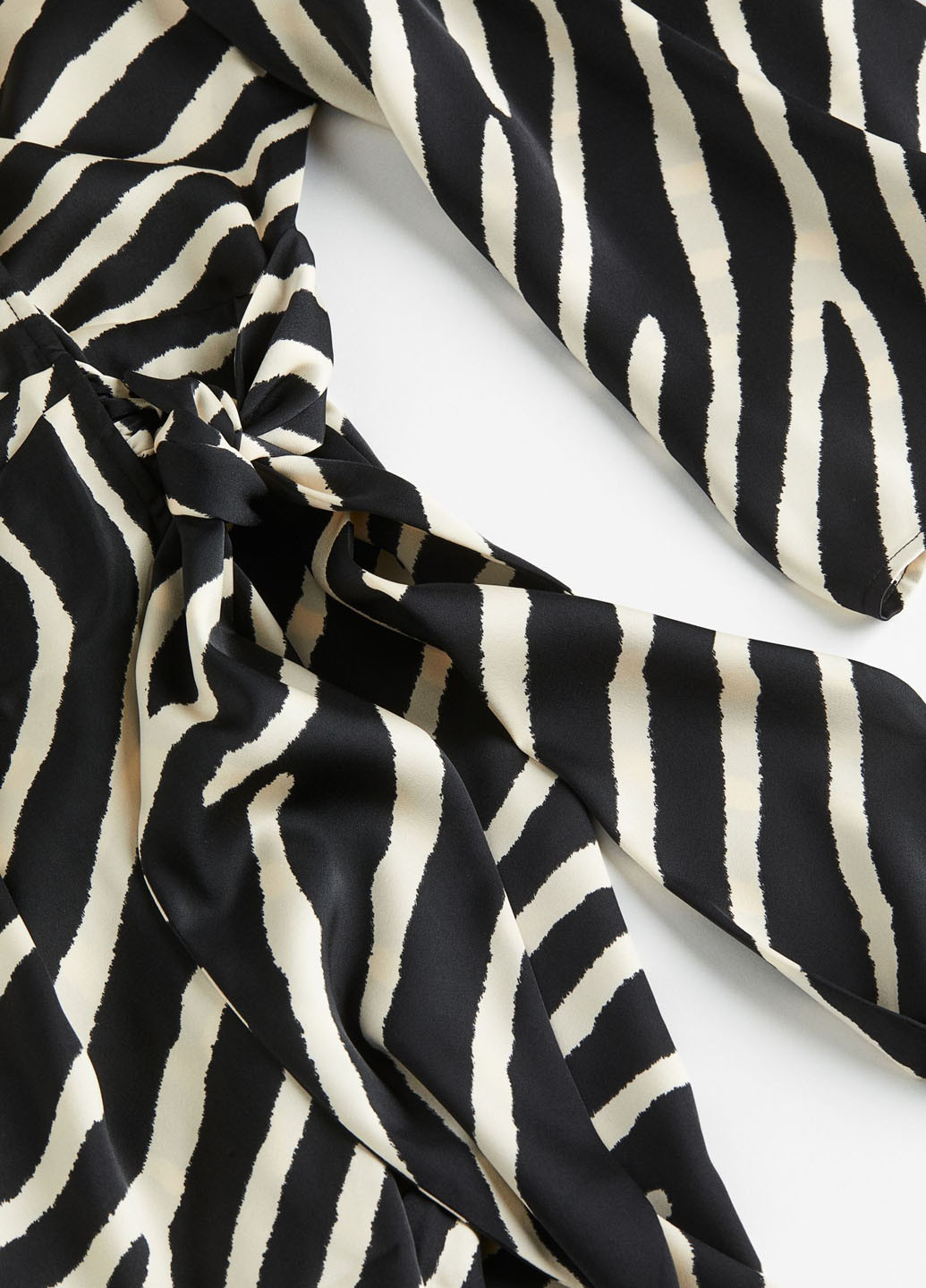 Чорна кежуал сукня на запах H&M зебра