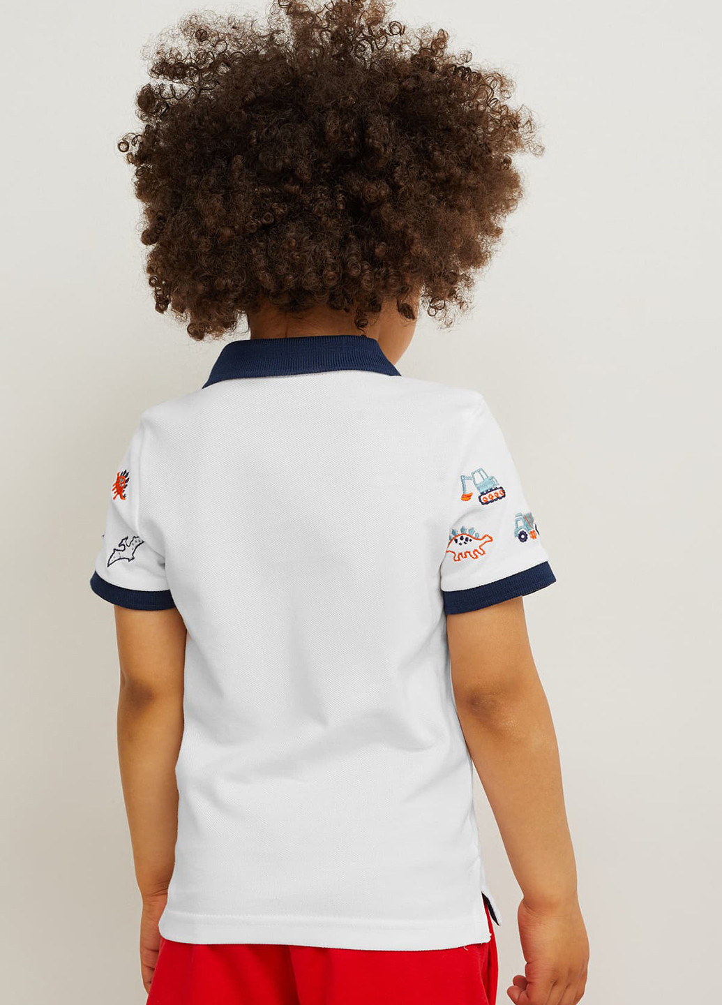 Белая детская футболка-поло для мальчика C&A с рисунком
